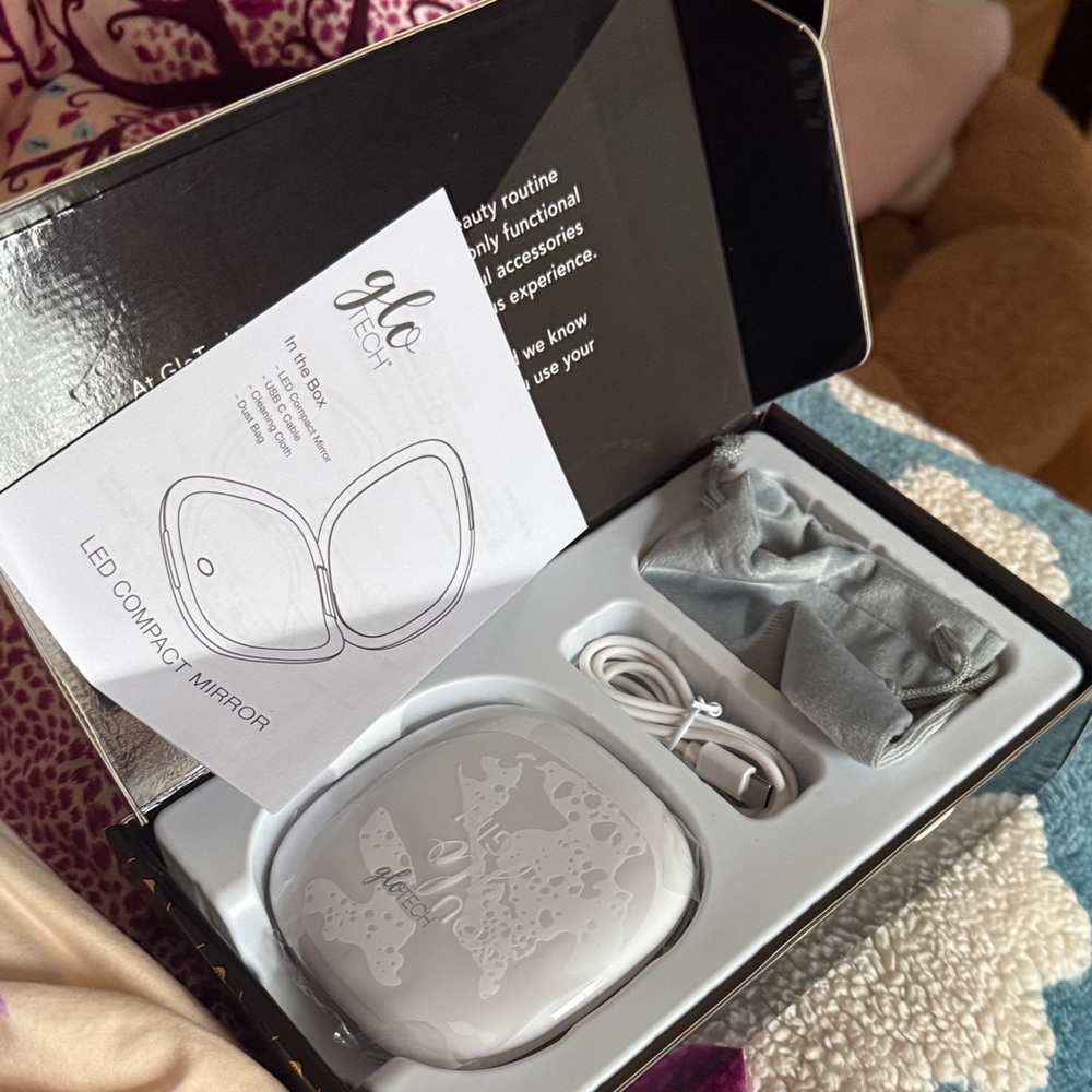 GloTech LED Compact Mirror